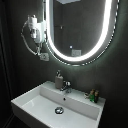 Paro's Daily Gjirokastër